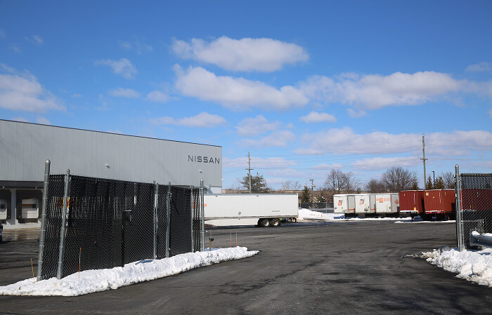Clean Back Of Building - Lot At Nissan 3